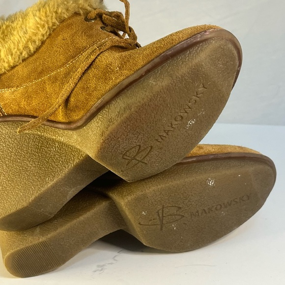 B MAKOWSKY Nellie Leather / Faux Fur Upper Wedge Booties size 6.5 - Picture 7 of 13